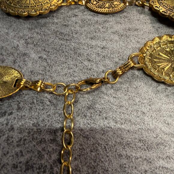 Gold Chain Medallion Adjustable Belt - Picture 4 of 5
